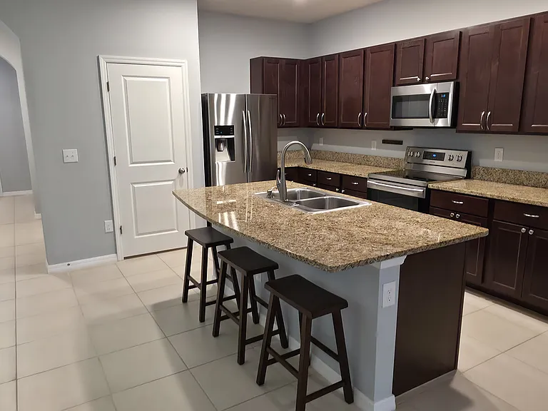 6920 Breezy Palm Dr — Photo 6