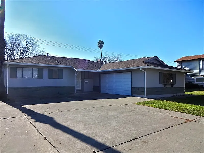 2202 63rd Ave photo 1