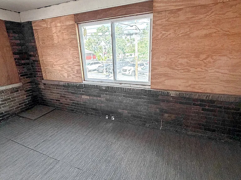 319 N Broadway St #A — Photo 9