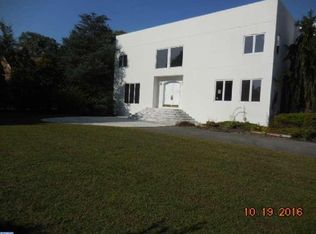 24 Cove Rd, Moorestown, NJ 08057