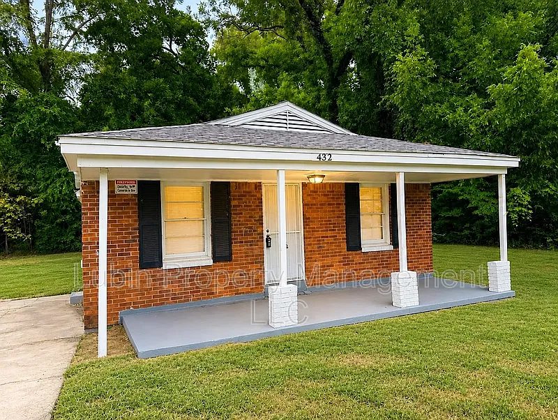 3 bed, 1.0 bath, 1041 sqft, $975 — Photo 1