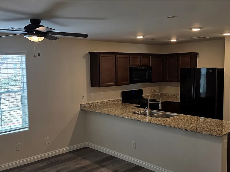 4534 Dover Straight St — Photo 7