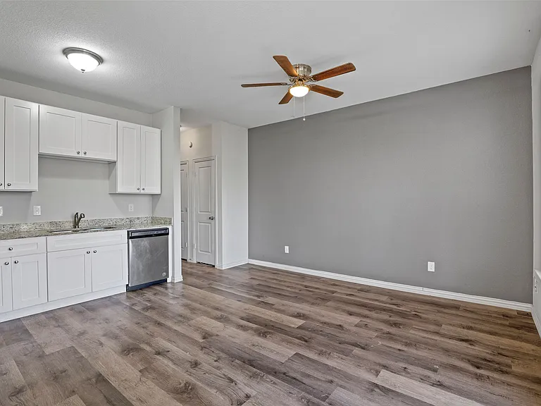 1711 E Tucker St #MAIN — Photo 4
