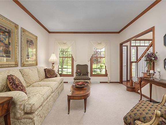 5th image of 10256 Foxwood Dr