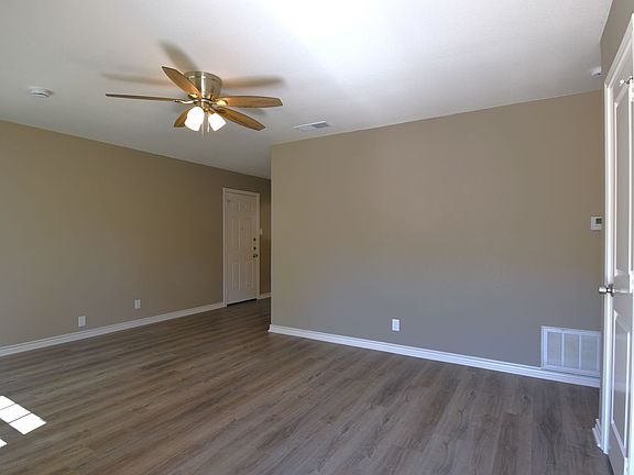 5th image of 1621 Goliad St