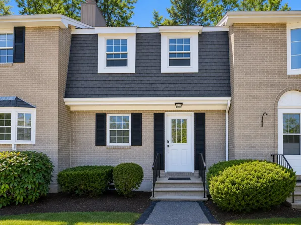 166 Fieldstone Dr, Londonderry, NH 03053