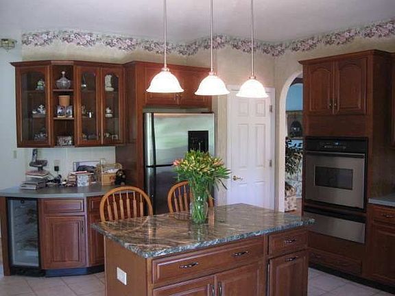 3rd image of 18 Michelangelo Dr