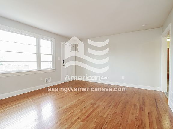 5649_003_wm_-_living_room_13451798.jpg