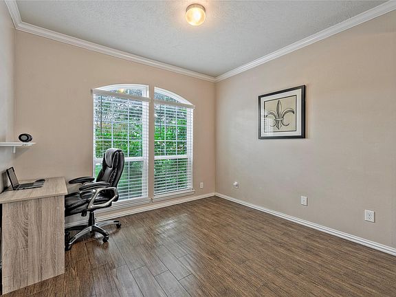 4th image of 130 Persimmon Dr