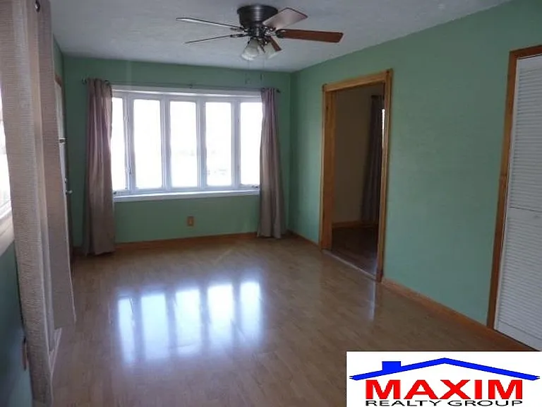10909 Leavenworth St — Photo 12