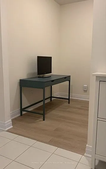 16 Concord Pl #907 — Photo 2