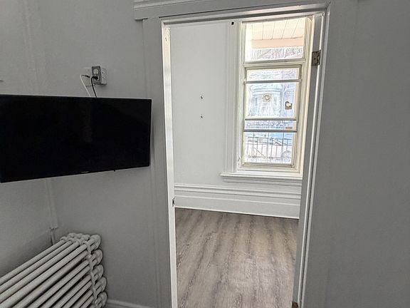 3rd image of 119 Daly Ave #4