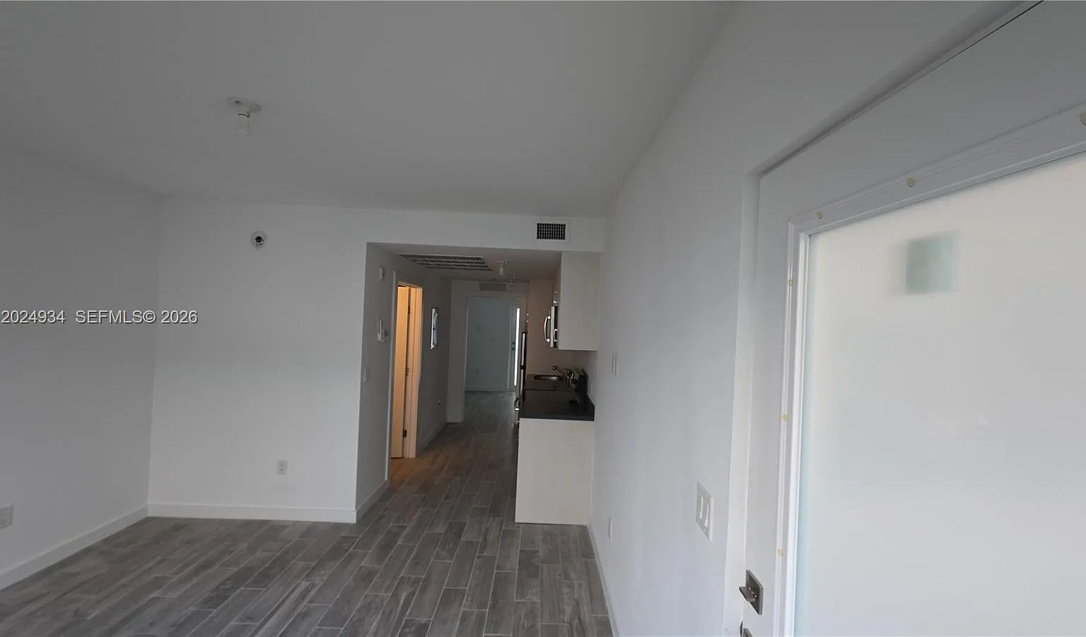 1035 Euclid Condo — Photo 3