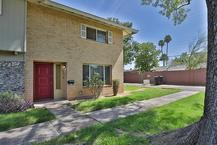 3 bed, 2.5 bath, 1408 sqft, $1,995 — Photo 2
