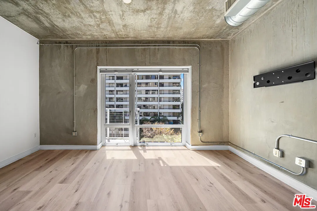 1 bed, 1.0 bath, 700 sqft, $2,175 — Photo 2