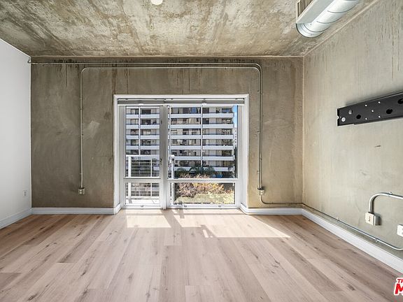3rd image of 645 W 9th St APT 501
