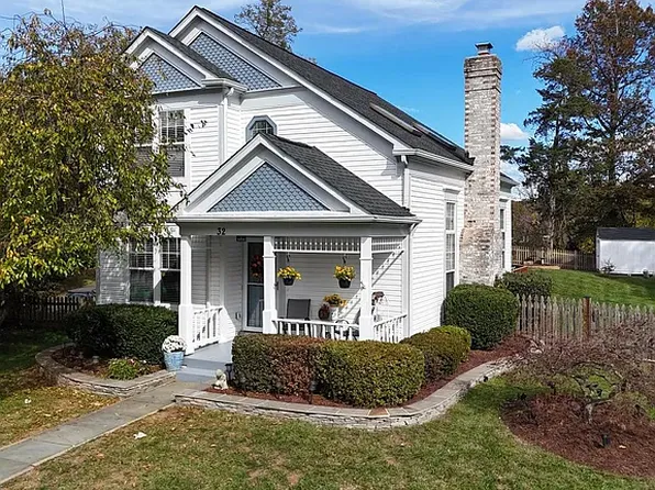 32 Fenton Wood Dr, Sterling, VA 20165