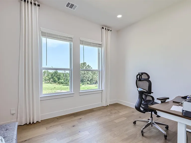 704 Palamos Dr — Photo 8