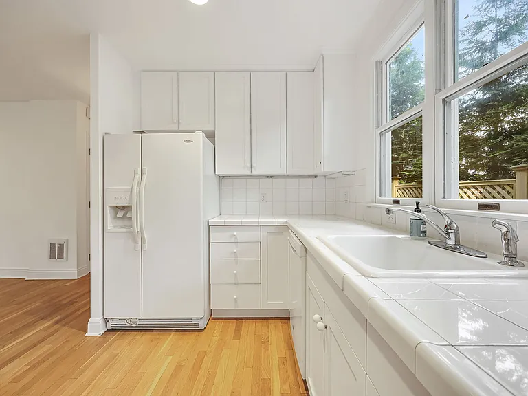 14 Grove Ln — Photo 14