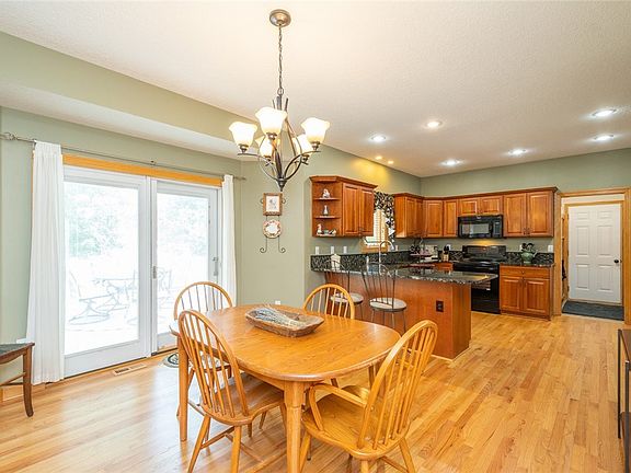 3rd image of 9273 NW Lakeridge Ln