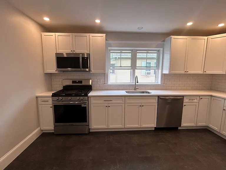 89 Woods Ave #1 — Photo 4