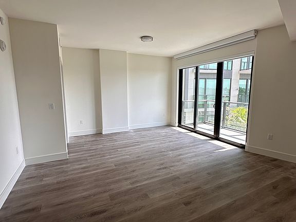 5th image of 1033 NE 38th St #S1