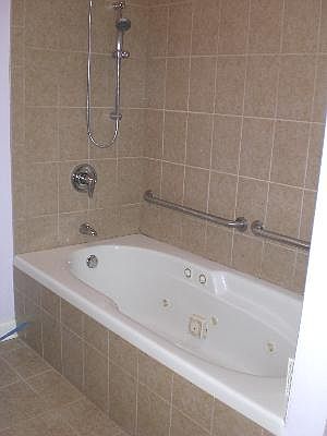 5th image of 1017 W Ainslie St APT 3