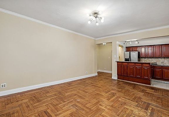 4th image of 41-16 47th Ave #1A