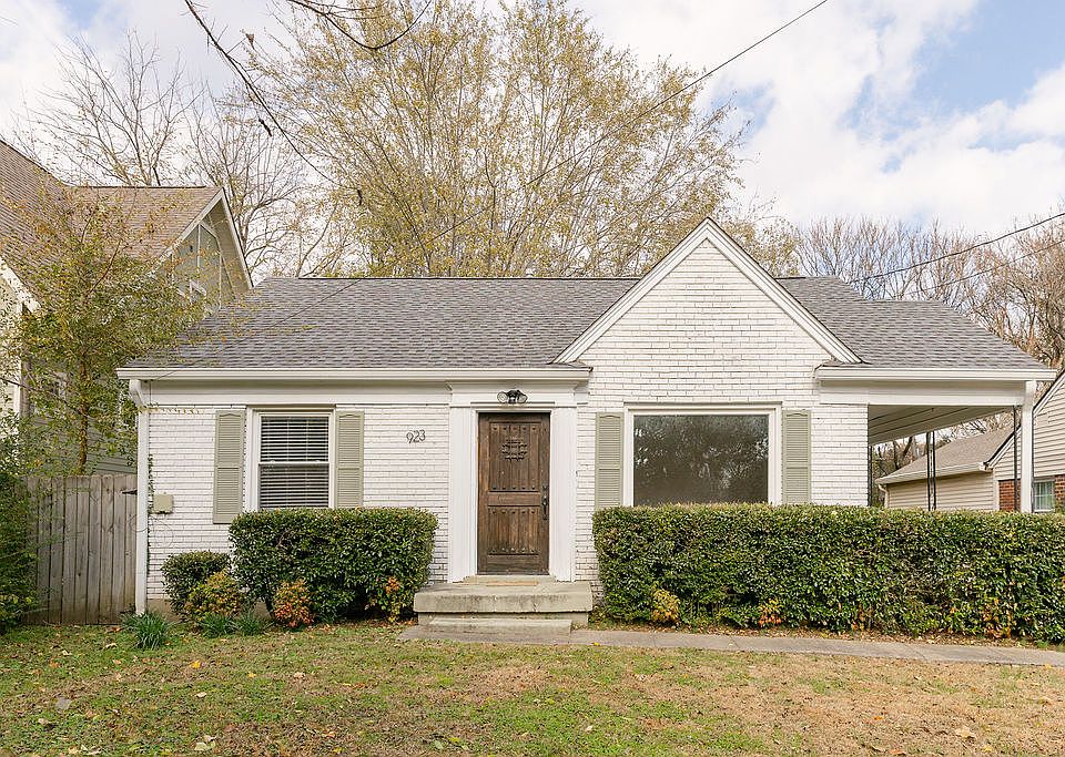 This beautifully refreshed 3 bed x 1 bath home in North Inglewood offers both charming character and thoughtful updates.
