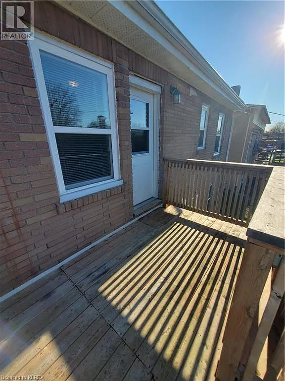 1269 Clonsilla Avenue Peterborough — Photo 2