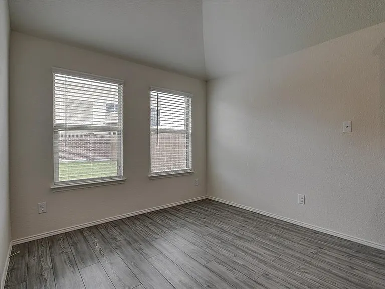 454 Stuart Ln — Photo 11