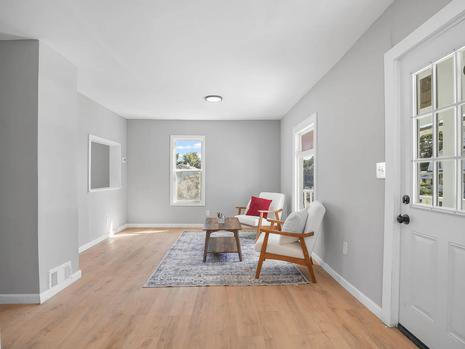 3 bed, 1.5 bath, 1100 sqft, $1,900 — Photo 3