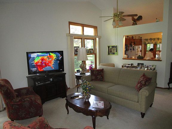 4th image of 12 Tiffany Dr
