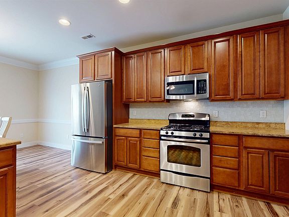 2nd image of 21 Woodbury Dr