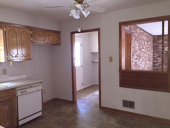4th image of 452 Royal Oak Dr