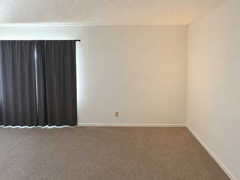1909 S Black Ave — Photo 4