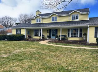 838 S Country Dr, Barrington, IL 60010