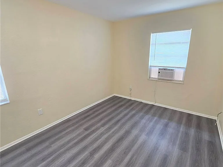 821 Grand Ave — Photo 14