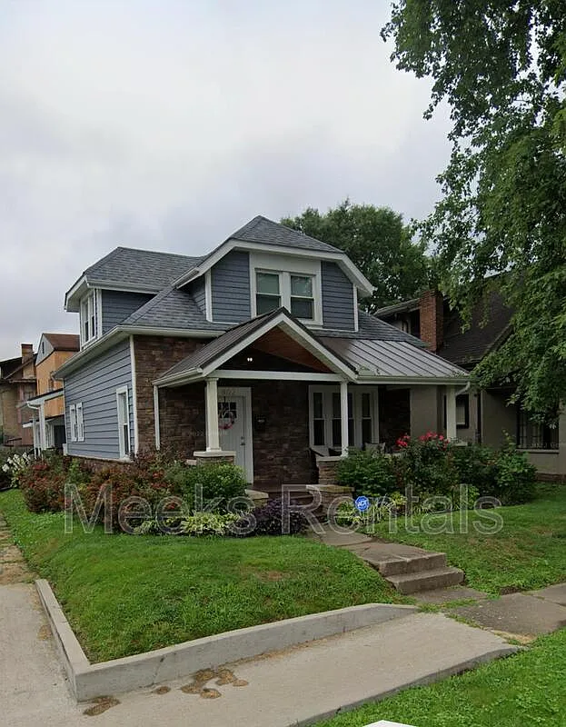 802 5th St photo 1