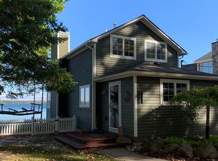 559 Grandview Beach Dr, Indian River, MI 49749