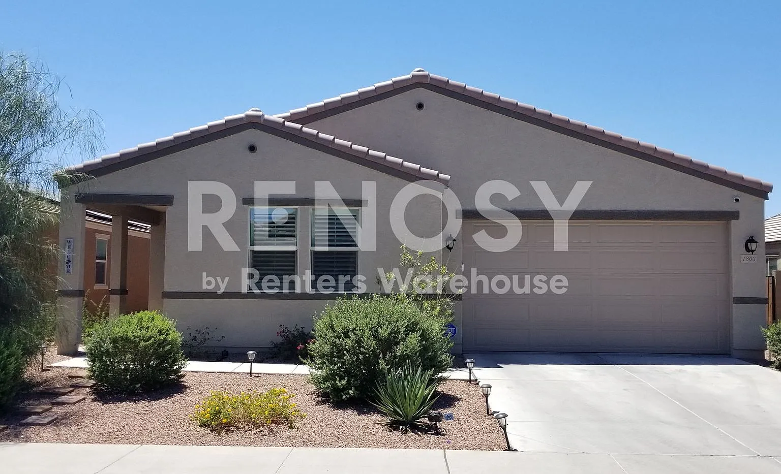 Ideal 4 Br 2 Ba 2 Car Garage Home in Gated Community Near Southern and S 16th St in Phoenix — Photo 1