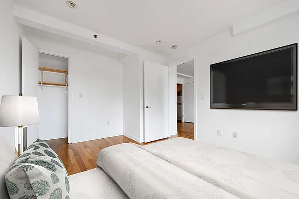 Rented by Compass | media 18