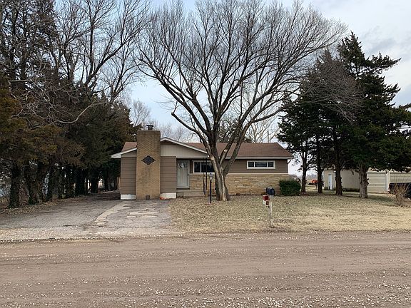 2nd image of 812 SE Pioneer Rd