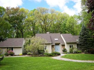 10 Old Wood Ln, Randolph, NJ 07869