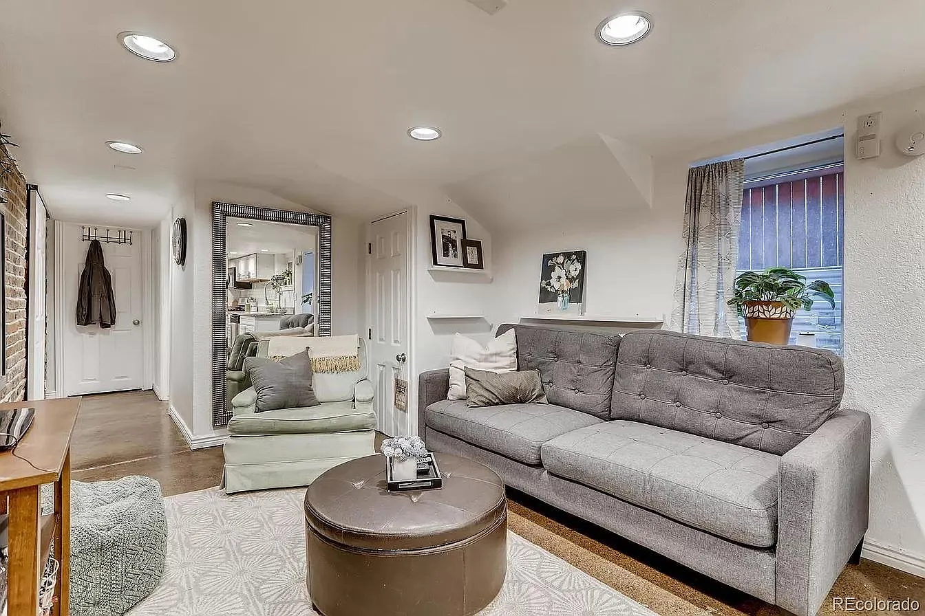356 N Pearl St — Photo 3