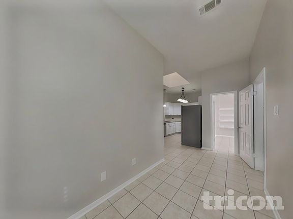 4th image of 18707 Singing Woods Dr