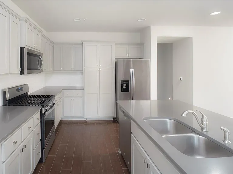 13800 Lyndhurst St #191 — Photo 2