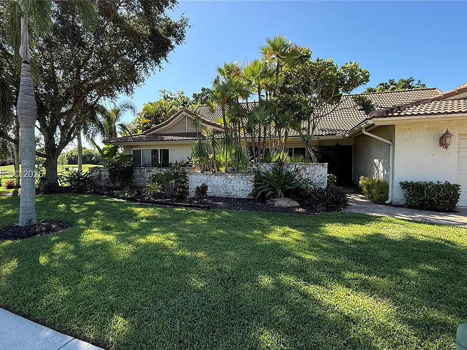 10134 Boca Woods Ln