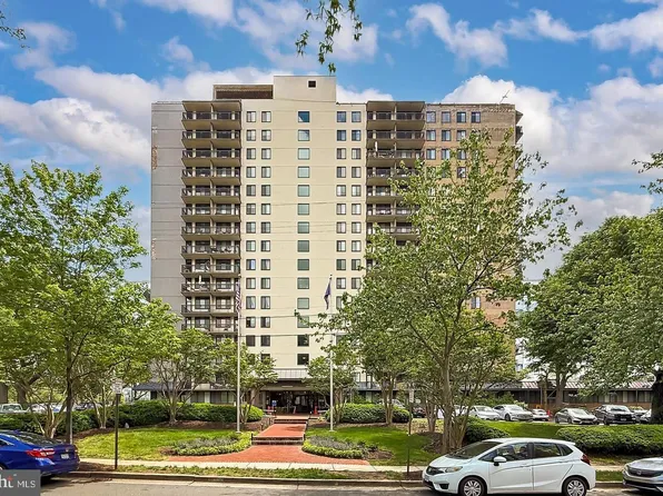 801 N Pitt St APT 307, Alexandria, VA 22314