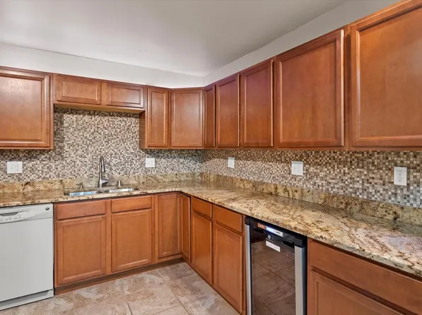 2230 W Good Hope ROAD #25, Glendale, WI 53209